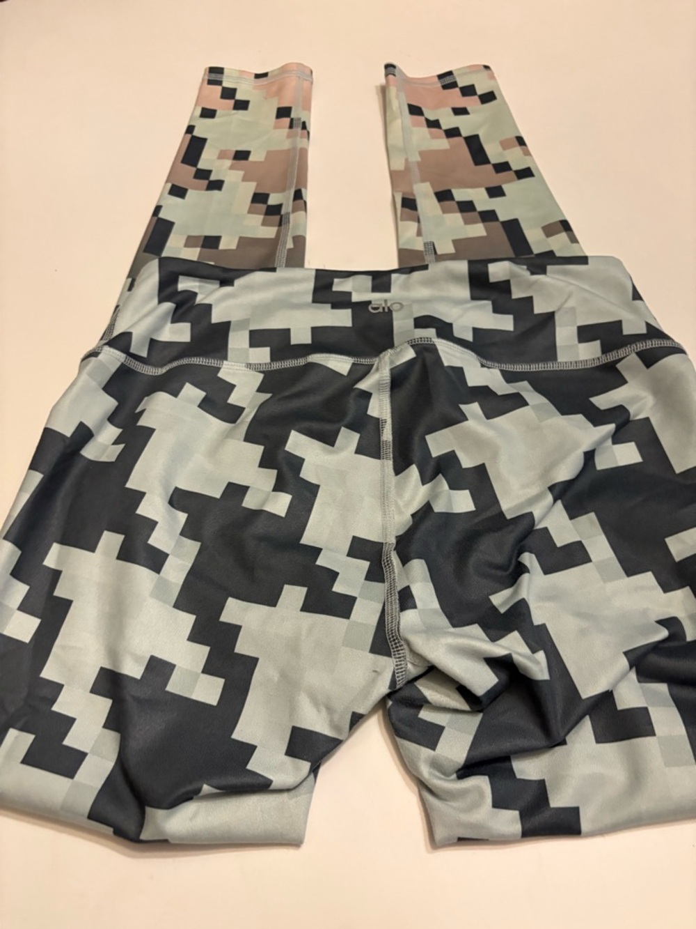 Alo Airbrush pixel ombré full length leggings size small - Picture 8 of 9
